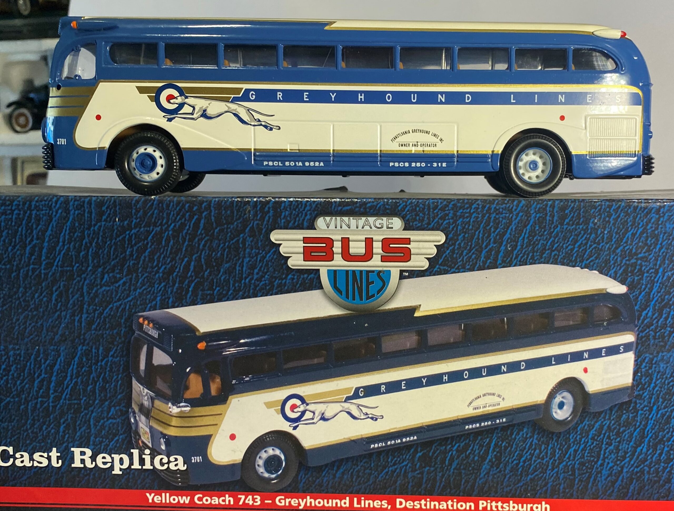 Corgi Vintage Greyhound Bus Yellow Coach 743 1:50 - Big Bill's Die